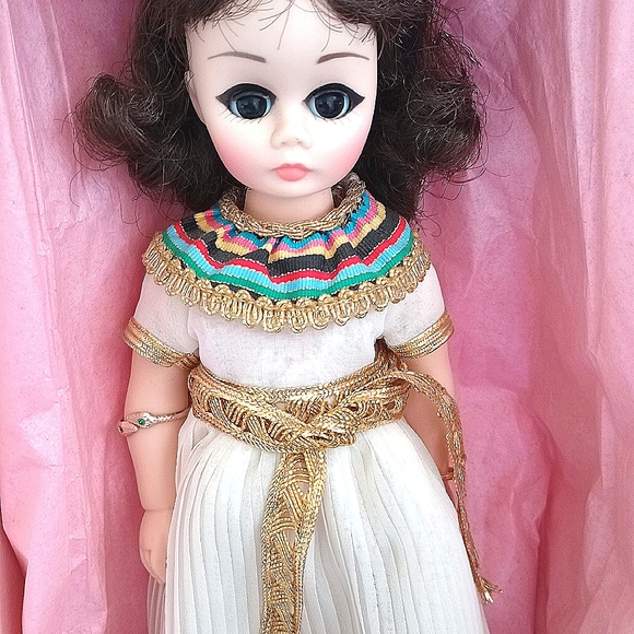 VINTAGE CLEOPATRA DOLL BY MADAM ALEXANDER WITH TAG AND BOX, 12" TALL - Picture 2 of 3